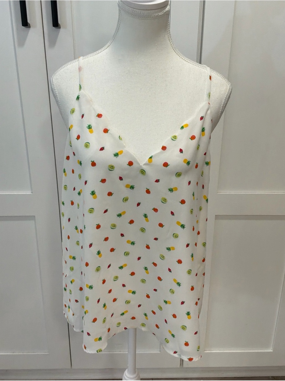 Socialite womens size M white fruit print scallop adjustable camisole tank top - Picture 2 of 12